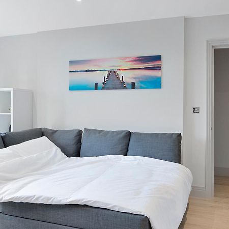 Spacious, 3 Bedroom, 2 Bathroom, Surbiton Ngoại thất bức ảnh