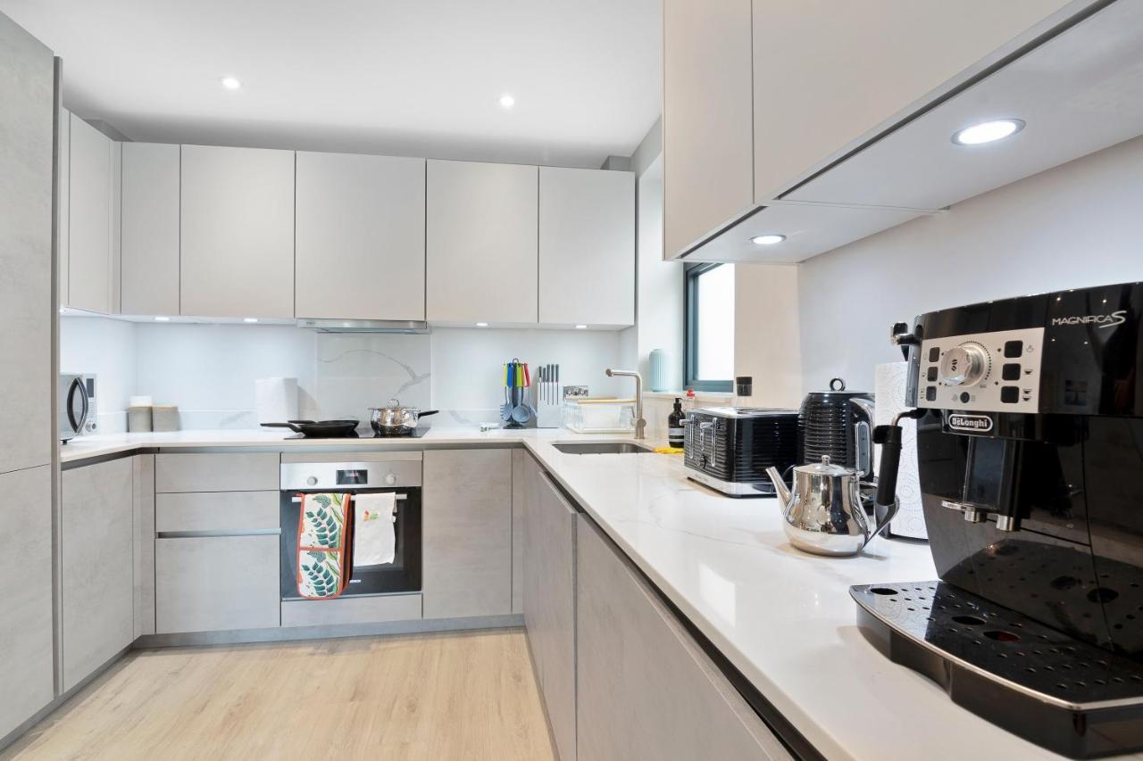 Spacious, 3 Bedroom, 2 Bathroom, Surbiton Ngoại thất bức ảnh