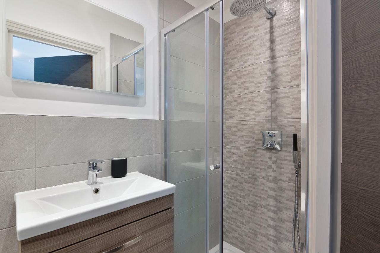 Spacious, 3 Bedroom, 2 Bathroom, Surbiton Ngoại thất bức ảnh