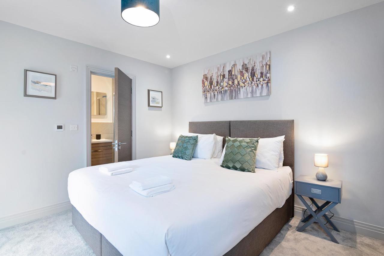 Spacious, 3 Bedroom, 2 Bathroom, Surbiton Ngoại thất bức ảnh