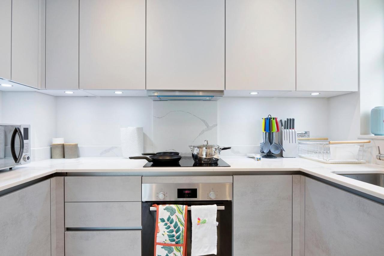 Spacious, 3 Bedroom, 2 Bathroom, Surbiton Ngoại thất bức ảnh