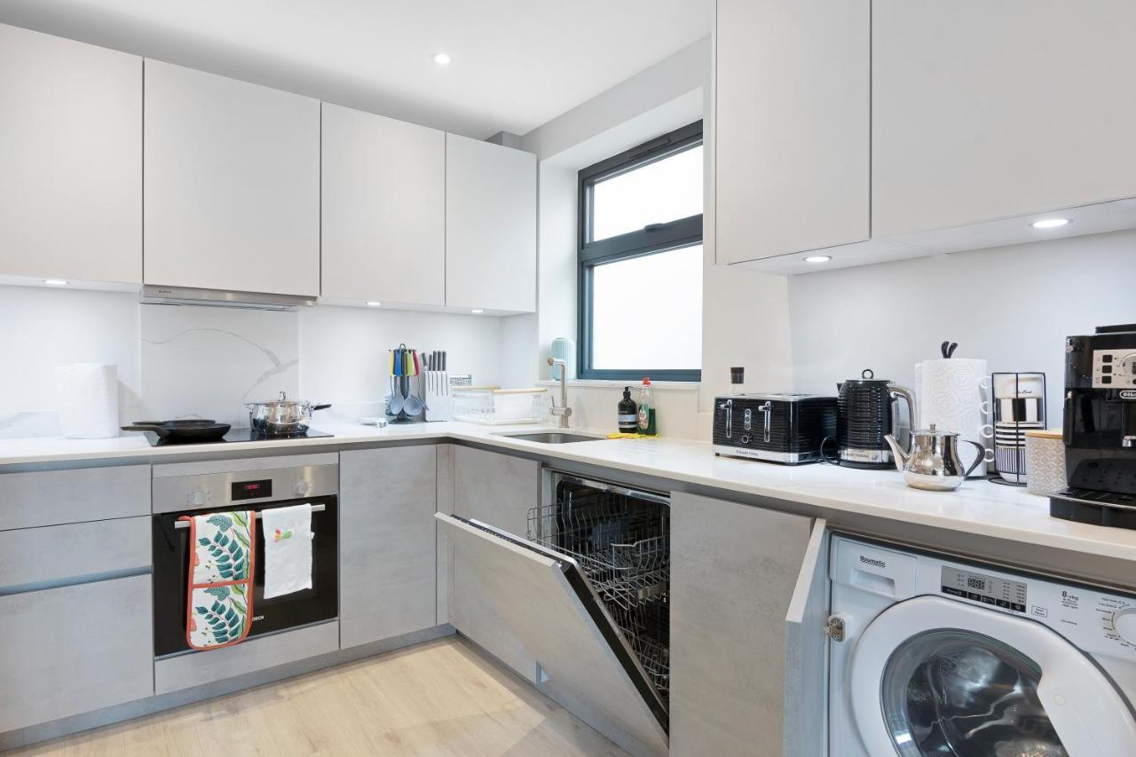 Spacious, 3 Bedroom, 2 Bathroom, Surbiton Ngoại thất bức ảnh
