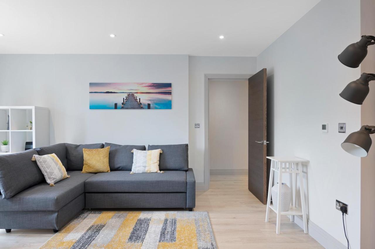 Spacious, 3 Bedroom, 2 Bathroom, Surbiton Ngoại thất bức ảnh